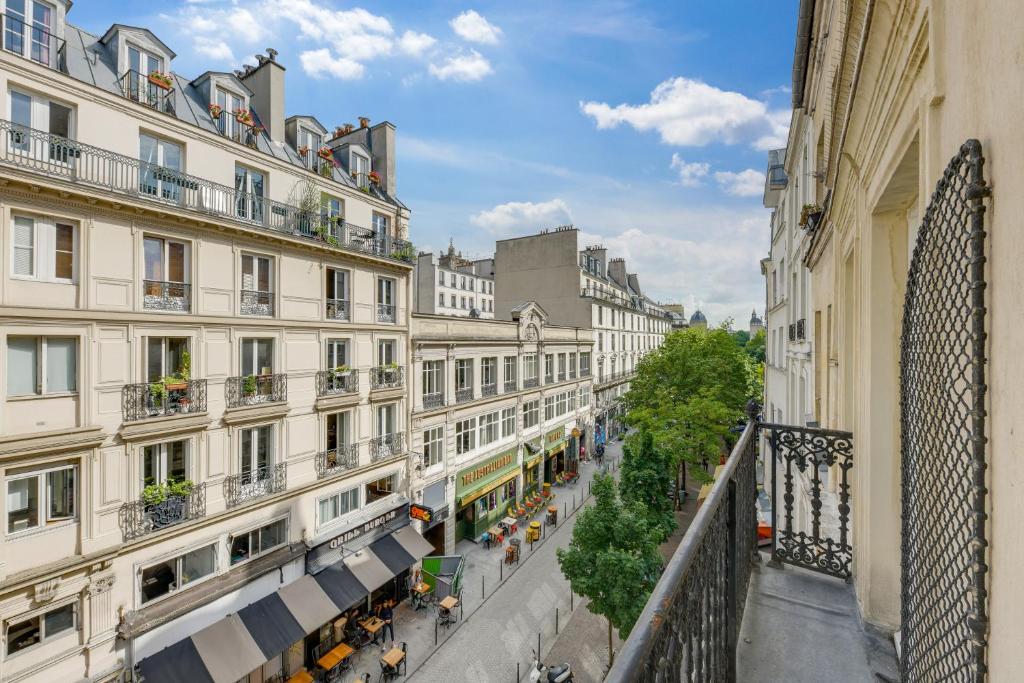 ID 308 - Châtelet, rue Saint Denis 25