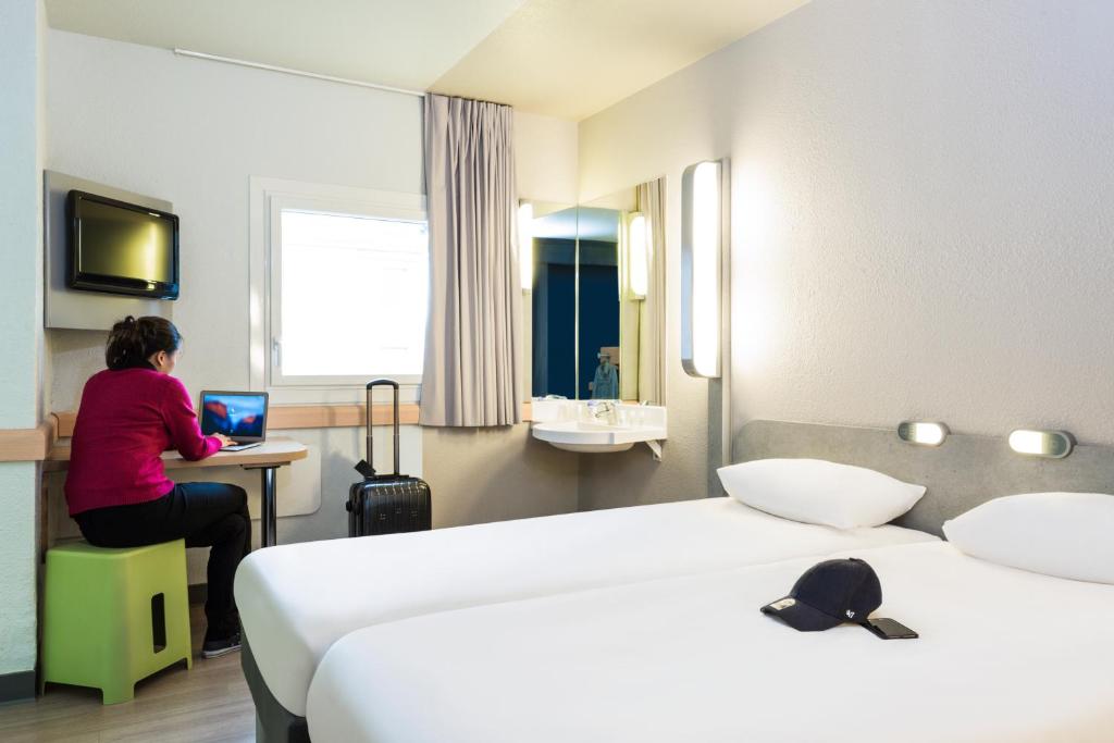 ibis budget Paris Porte De Montmartre - Resim 37