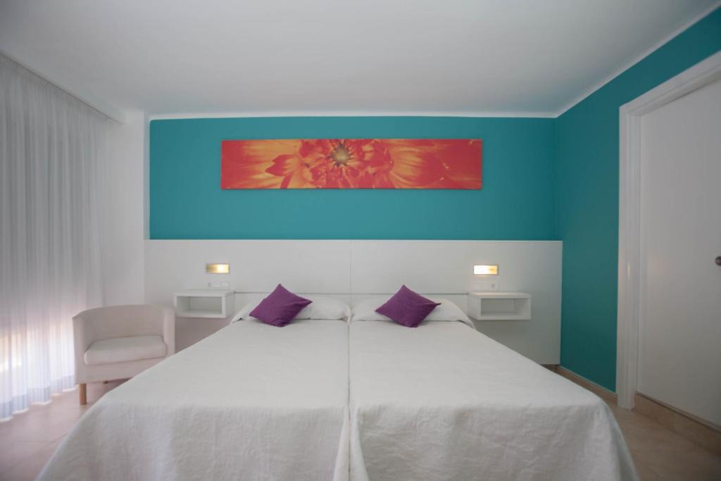 Postel nebo postele na pokoji v ubytování Hostal Costa Blanca