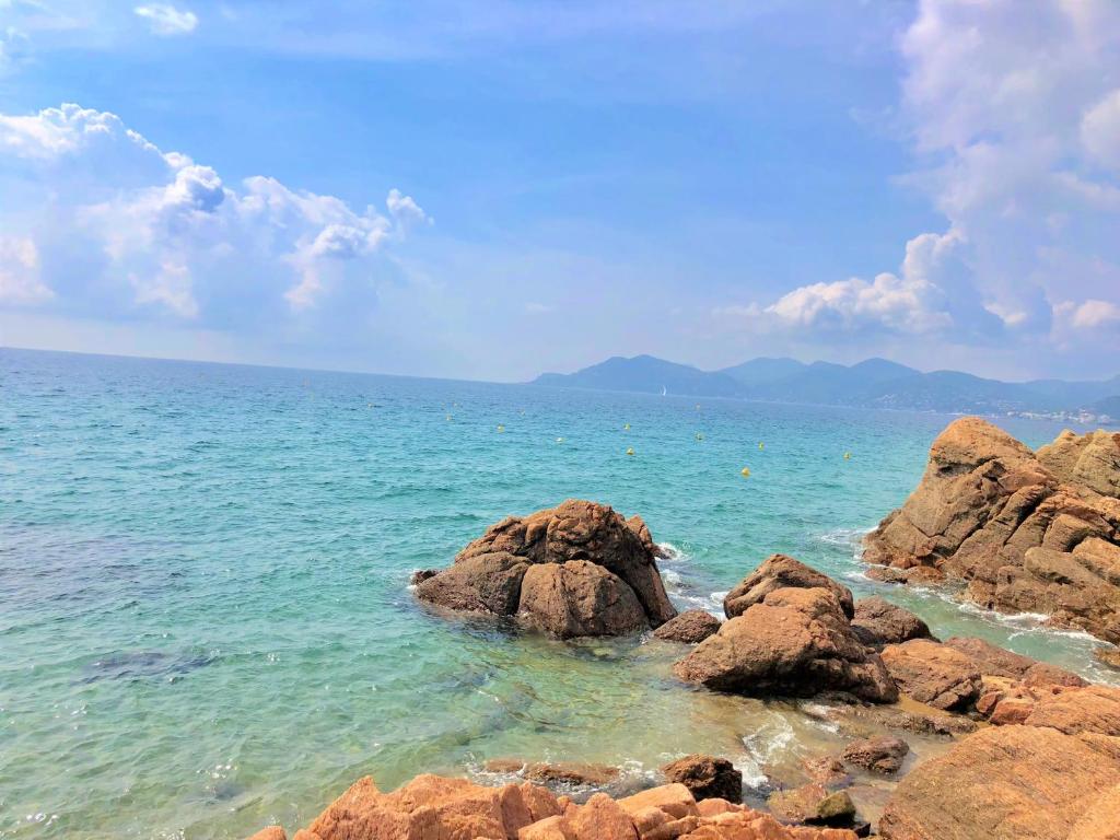 a view of the ocean with rocks in the water at Appartement Cosy Calme Central-Terrasse Proche Palais in Cannes
