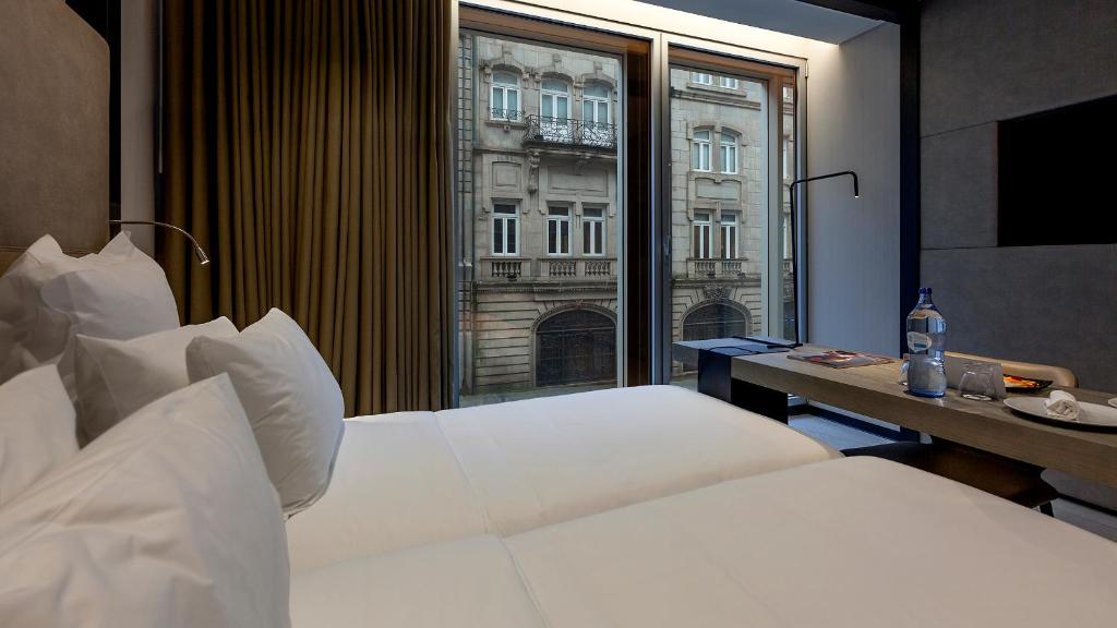 
Twin Room with City View
