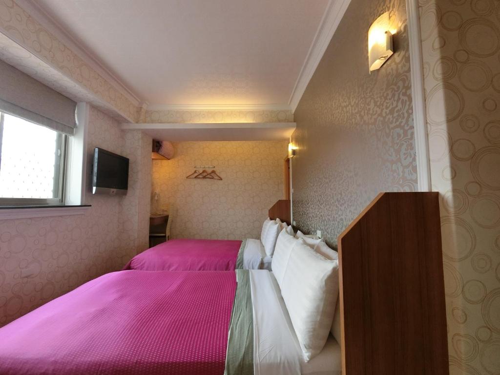 Postel nebo postele na pokoji v ubytování Nice Hotel