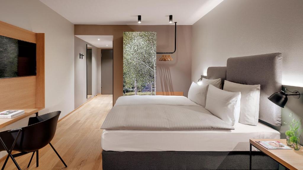 TV a/nebo společenská místnost v ubytování Hotel the YARD Berlin