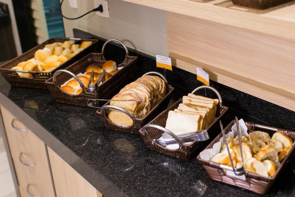 Comida no hotel ou em algum lugar perto