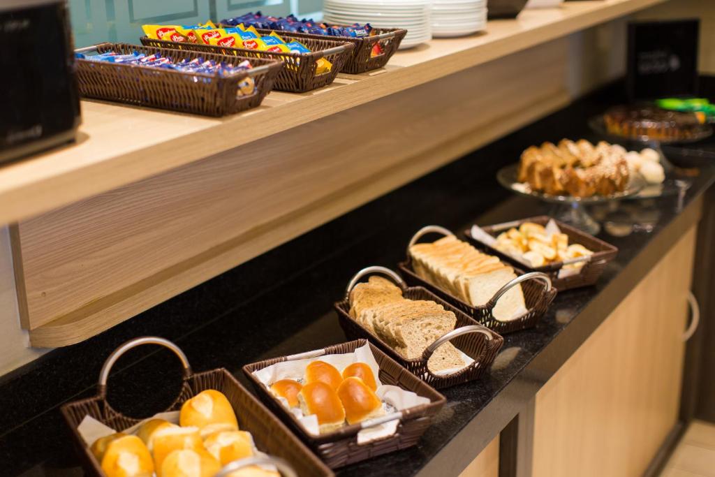 Comida no hotel ou em algum lugar perto