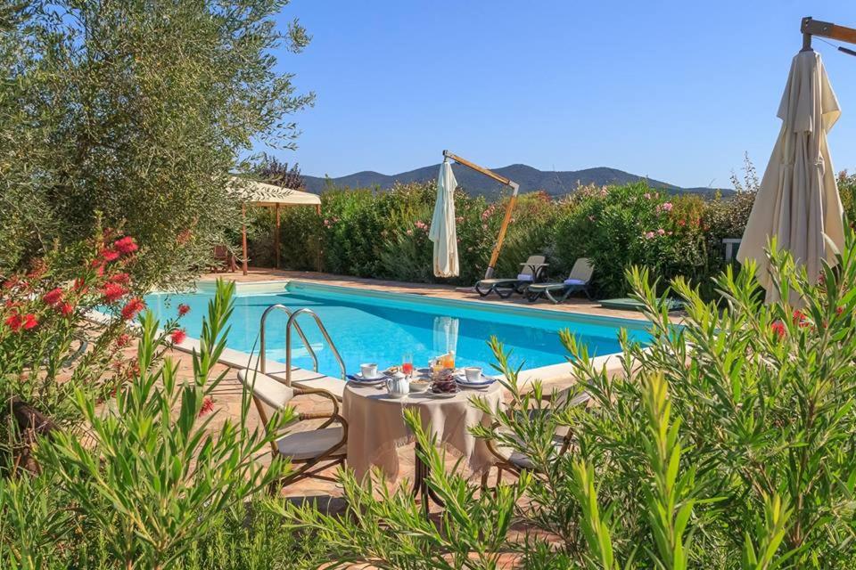 Bazén v ubytovaní Agriturismo - B&B L'Acquacotta alebo v jeho blízkosti