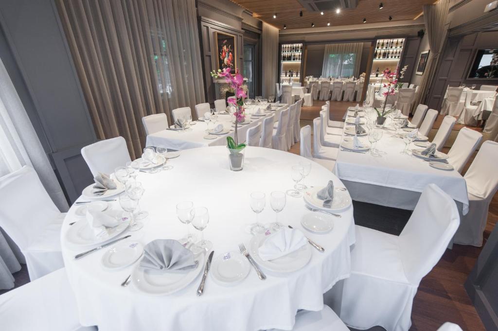 Restaurace v ubytování Hotel Artaza