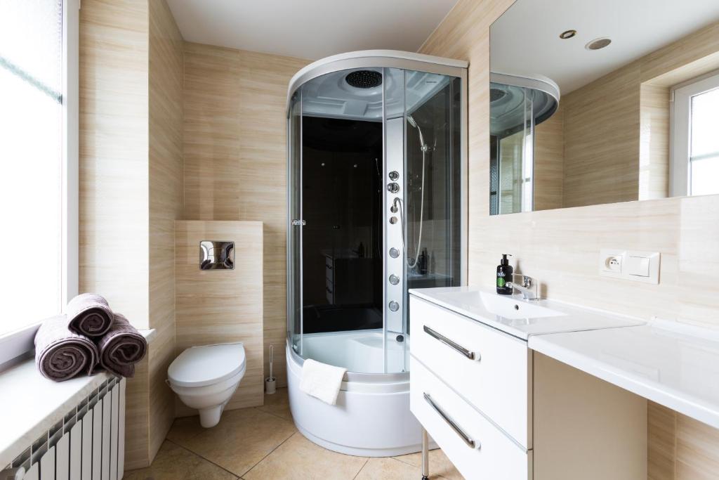 Kúpeľňa v ubytovaní ApartHouse Apartamenty Centrum