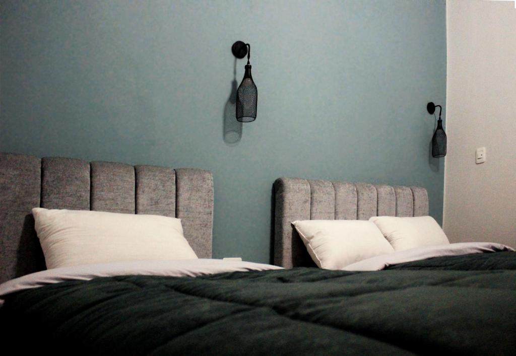 Postel nebo postele na pokoji v ubytování Cheers Hostel Cairo