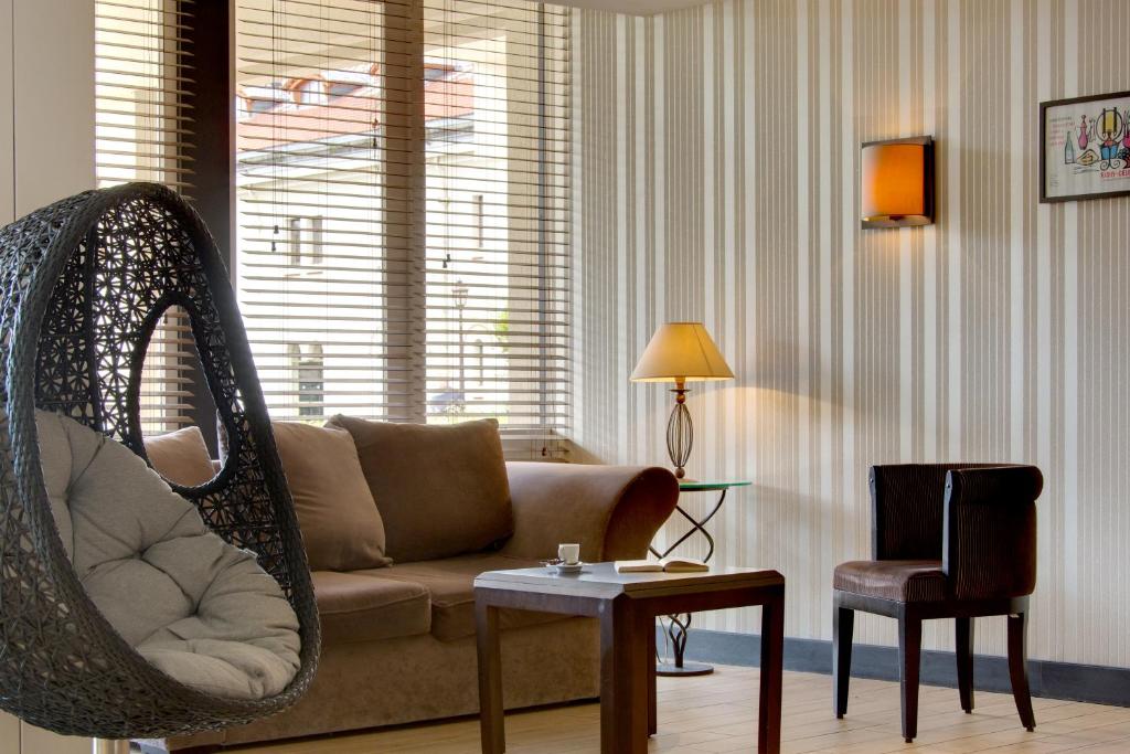 Posezení v ubytování Mercure Vichy Thermalia
