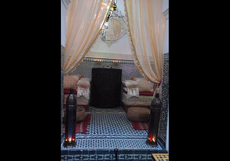 Coin salon dans l'établissement Riad Sanaa Rose