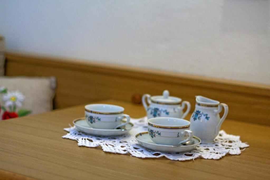 Příslušenství pro přípravu čaje a kávy v ubytování Hotel La Molinella