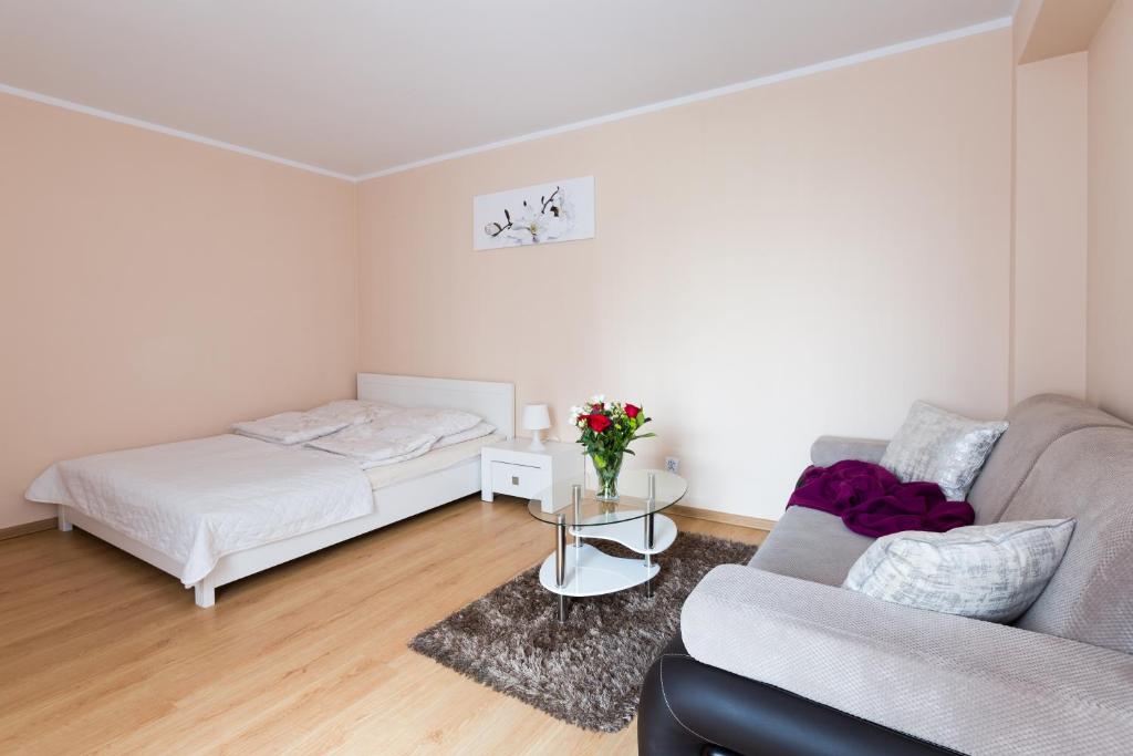 Posteľ alebo postele v izbe v ubytovaní ApartHouse Apartamenty Centrum