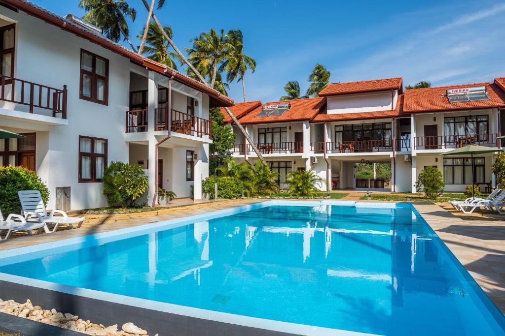 Bazén v ubytování Green Parrot Beach Resort nebo v jeho okolí