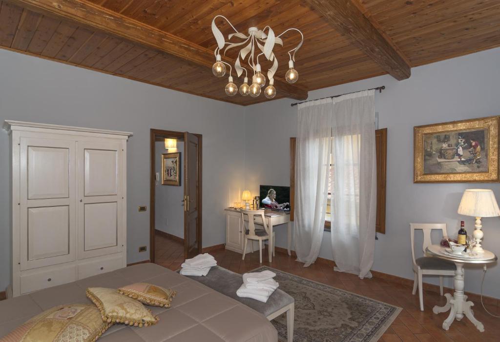 a bedroom with a bed and a desk with a computer at Rinascimento Bed & Breakfast in Pisa