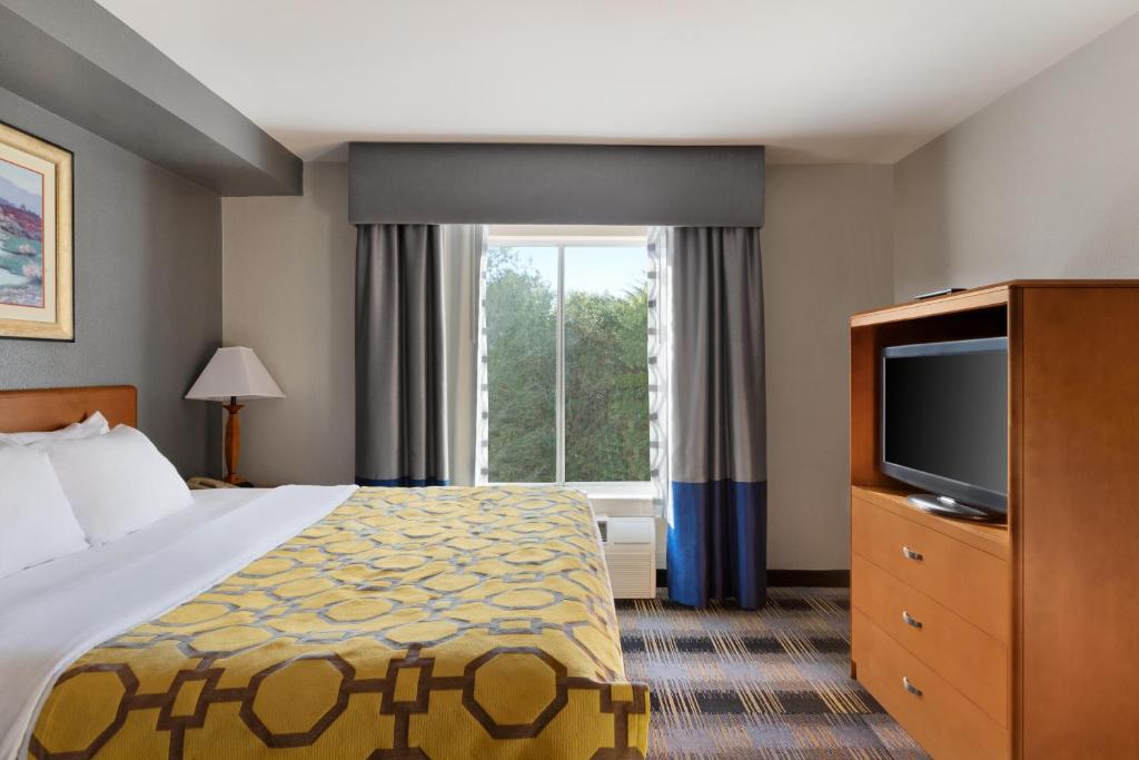 Baymont by Wyndham Lithia Springs Atlanta photo