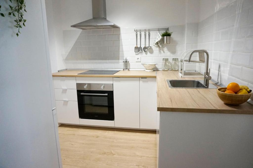 Ronda Chic Apartments - C/ Lauria - Centro ciudad的厨房或小厨房