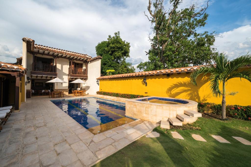 Bazén v ubytování Nueva Granada Hotel Colonial -Centro Histórico- nebo v jeho okolí