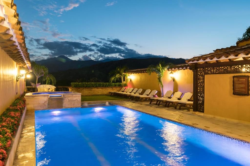 Bazén v ubytování Nueva Granada Hotel Colonial -Centro Histórico- nebo v jeho okolí
