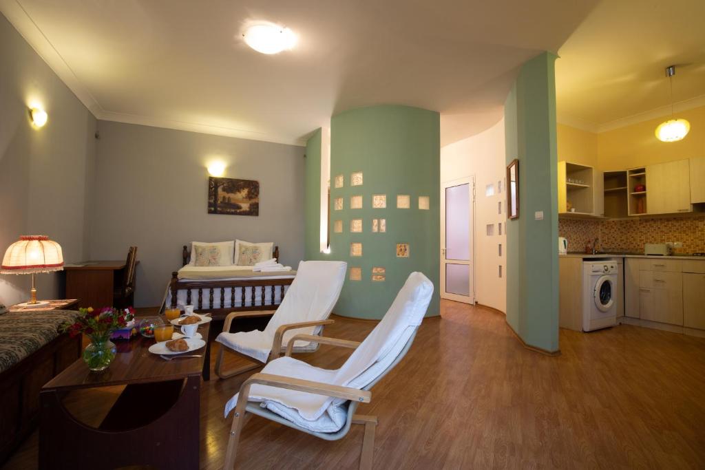 RIS Central Apartments Yerevan - Charming Studio On Pushkin 49