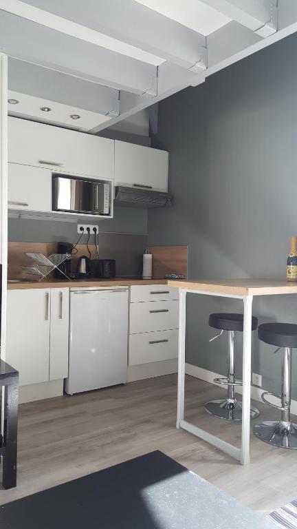 Η κουζίνα ή μικρή κουζίνα στο Joli Duplex Gare - Centre Ville Rennes