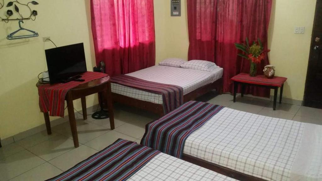 Postel nebo postele na pokoji v ubytování Hotel & Hostal Yaxkin Copan