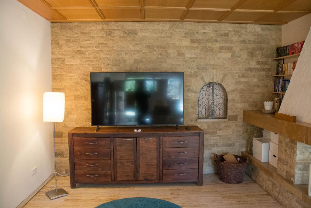 TV a/nebo společenská místnost v ubytování Landhotel Sonneneck - Breuna im Naturpark