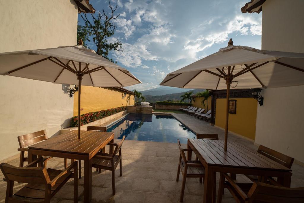 Bazén v ubytování Nueva Granada Hotel Colonial -Centro Histórico- nebo v jeho okolí