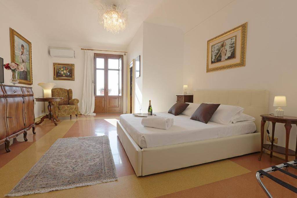 A seating area at Atenea Luxury Suites - Atenea Collection