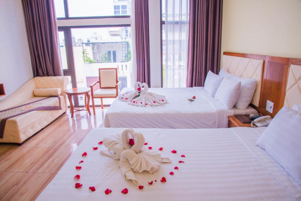 Postel nebo postele na pokoji v ubytování DaNa Sailing Hotel