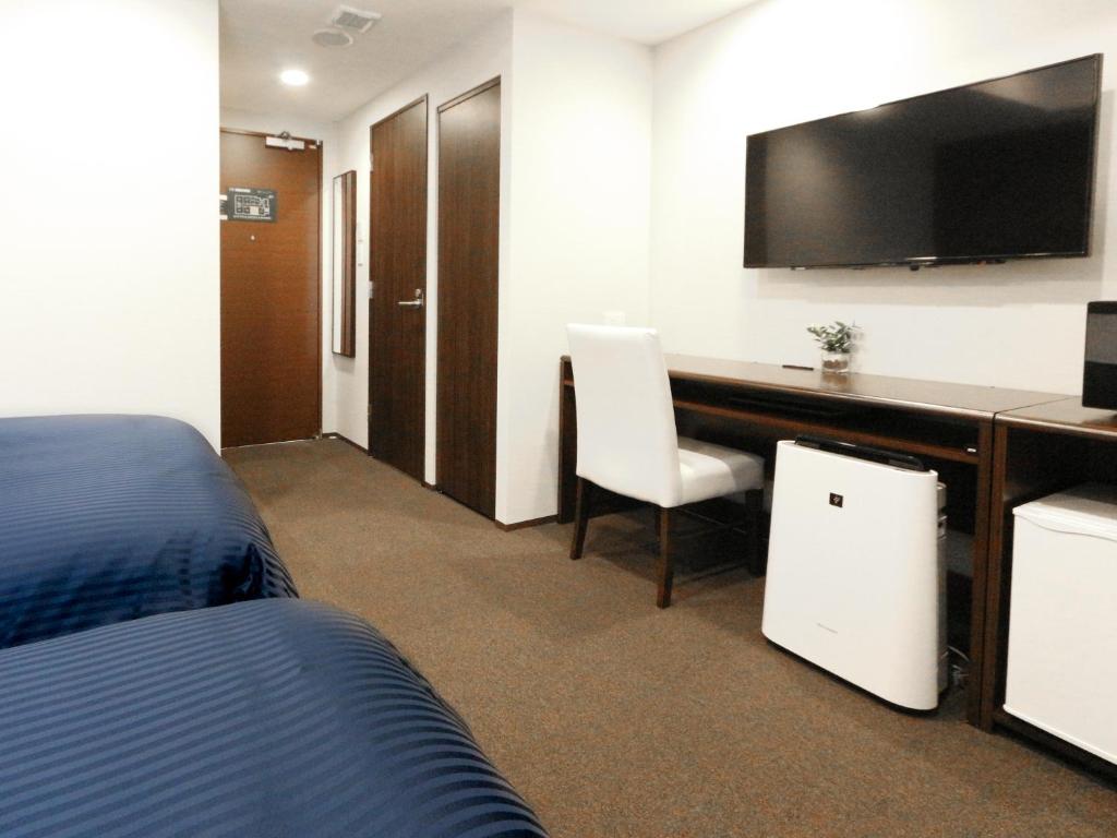 TV a/nebo společenská místnost v ubytování HOTEL LiVEMAX Kayabacho