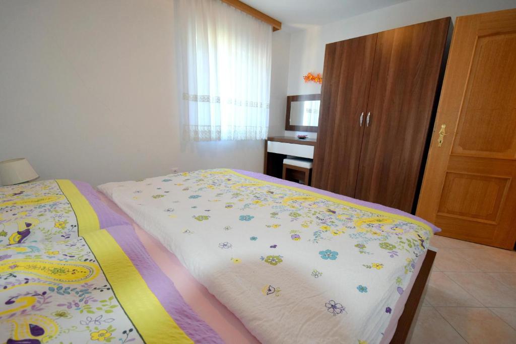 Łóżko lub łóżka w pokoju w obiekcie Apartments Gabrijel