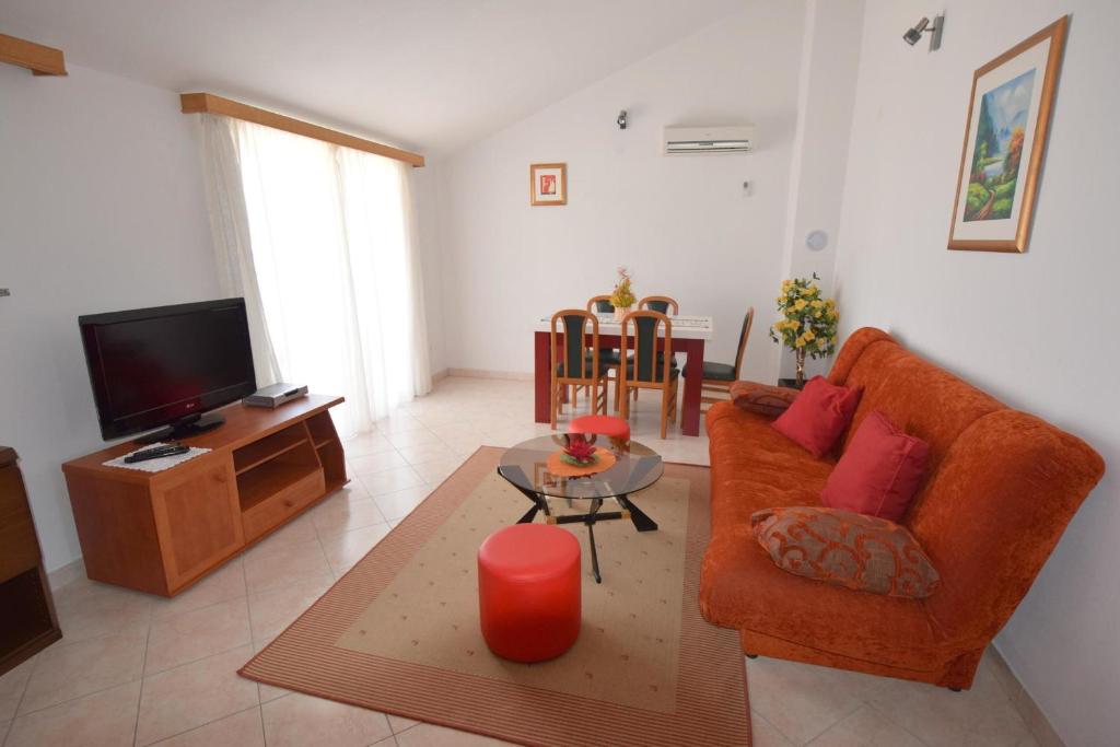 Telewizja i/lub zestaw kina domowego w obiekcie Apartments Gabrijel