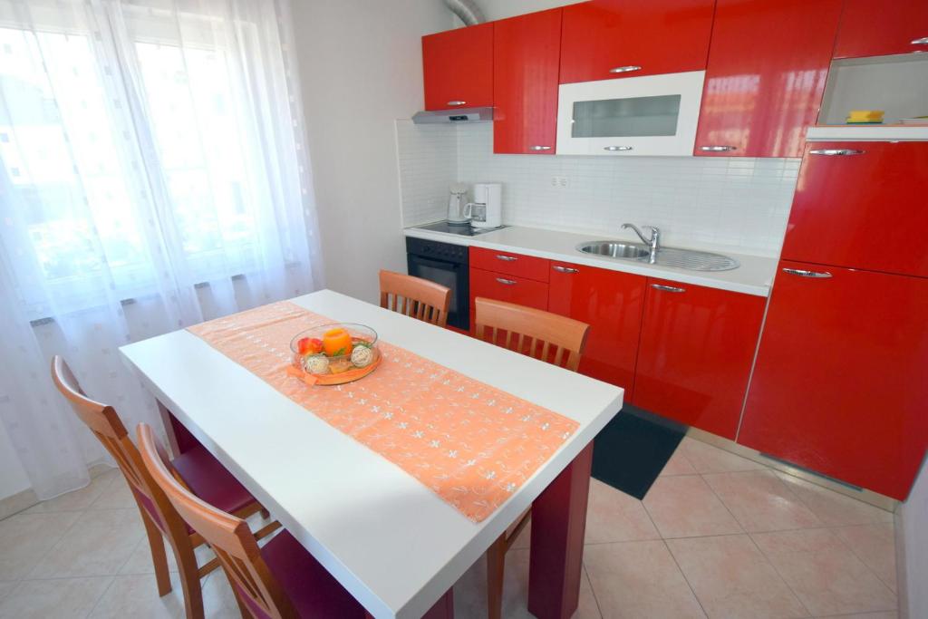 Kuchnia lub aneks kuchenny w obiekcie Apartments Gabrijel