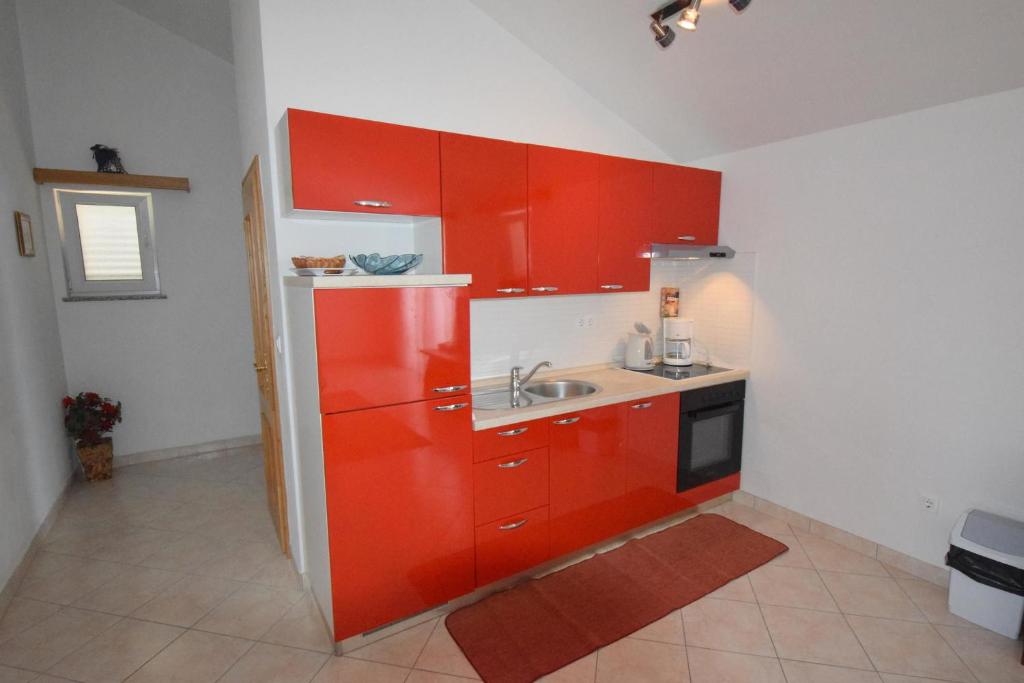 Kuchnia lub aneks kuchenny w obiekcie Apartments Gabrijel