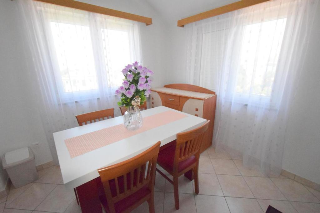 Zdjęcie z galerii obiektu Apartments Gabrijel w mieście Malinska