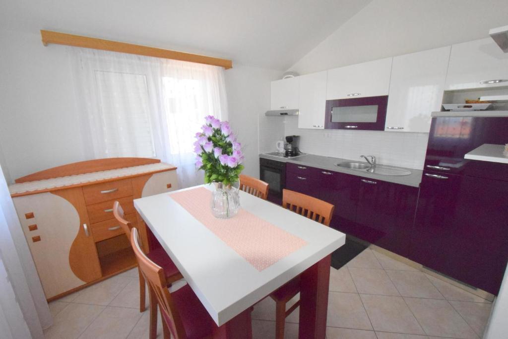 Kuchnia lub aneks kuchenny w obiekcie Apartments Gabrijel