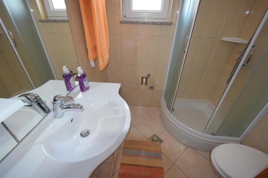 Łazienka w obiekcie Apartments Gabrijel
