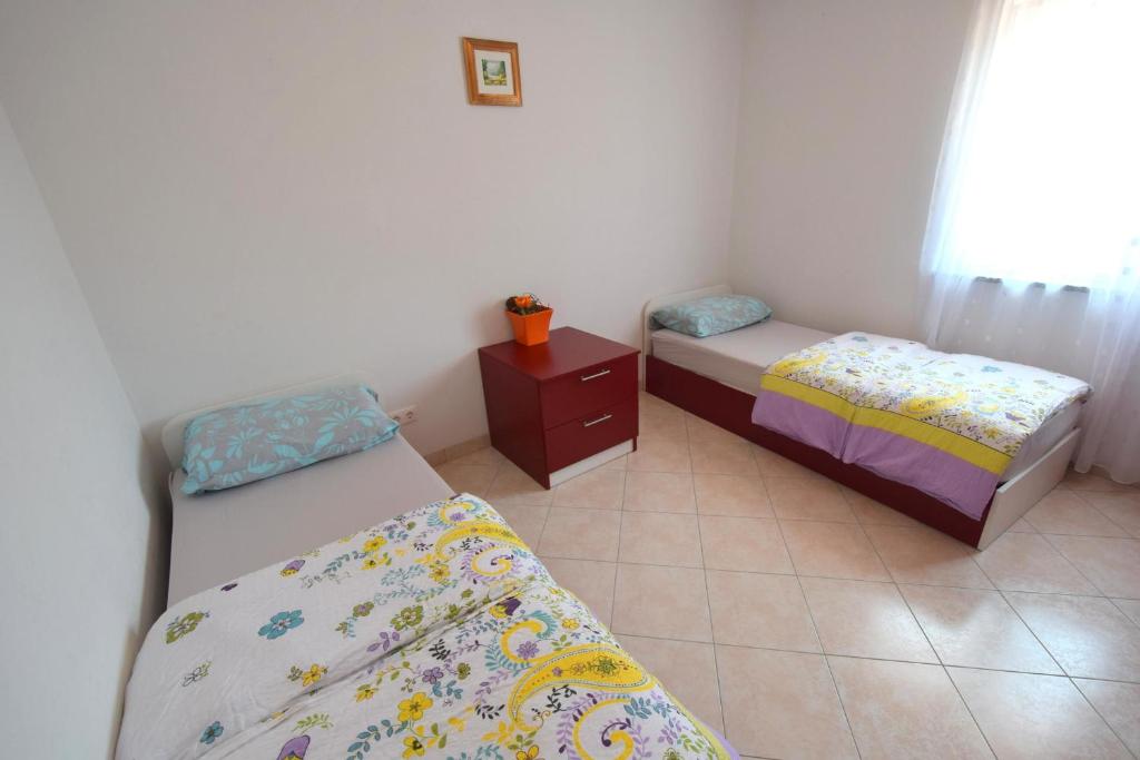 Łóżko lub łóżka w pokoju w obiekcie Apartments Gabrijel