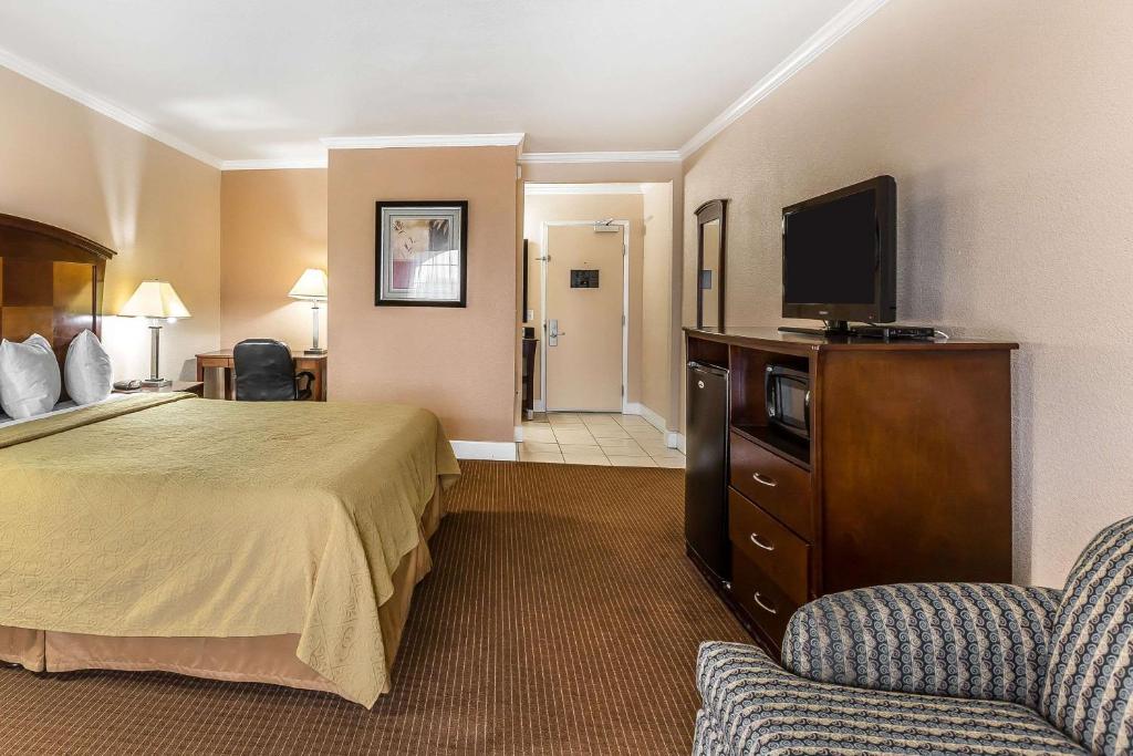 Voodi või voodid majutusasutuse Quality Inn near Hearst Castle toas