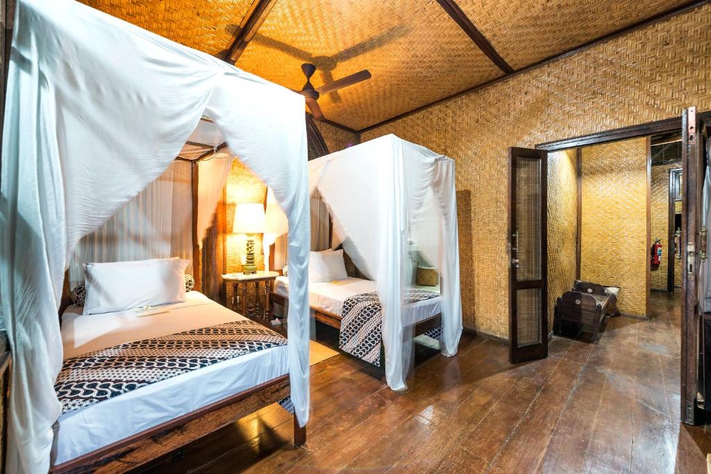 Postel nebo postele na pokoji v ubytování Aashaya Jasri Resort