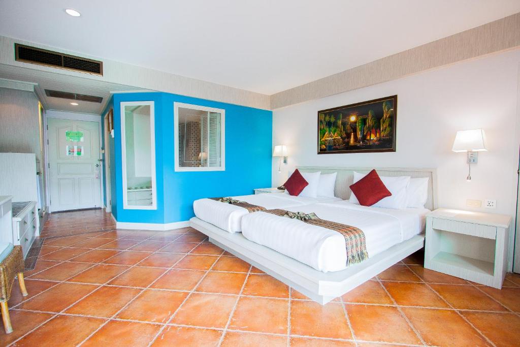 Karon Sea Sands Resort-SHA PLUS - Deluxe Double Or Twin Room With Pool Access