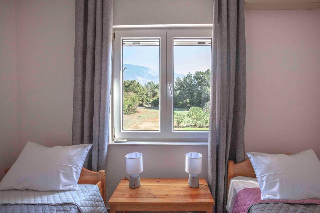 Postel nebo postele na pokoji v ubytování Joleni Cottage in Keramies