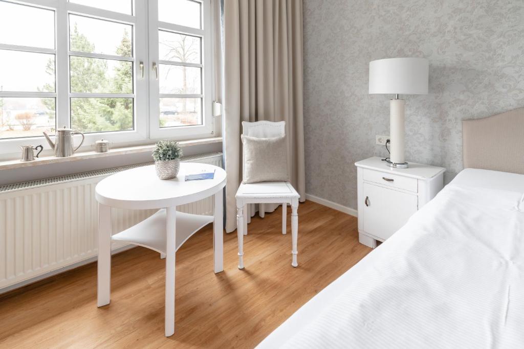 Postel nebo postele na pokoji v ubytování Hotel Am Sommerbad