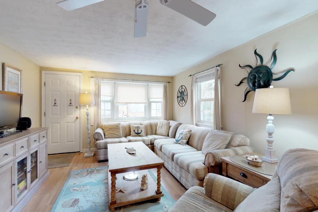 Captain's Quarters, West Yarmouth (updated prices 2024)