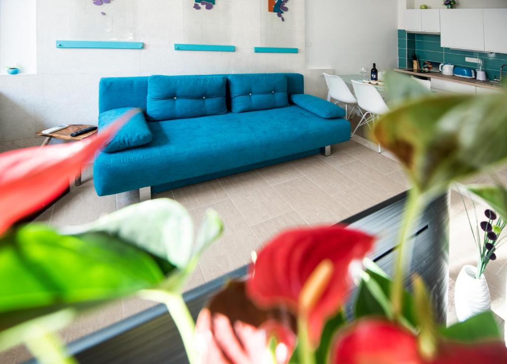 Posezení v ubytování IBIS Your Cosy Oasis With Private Parking and Patio