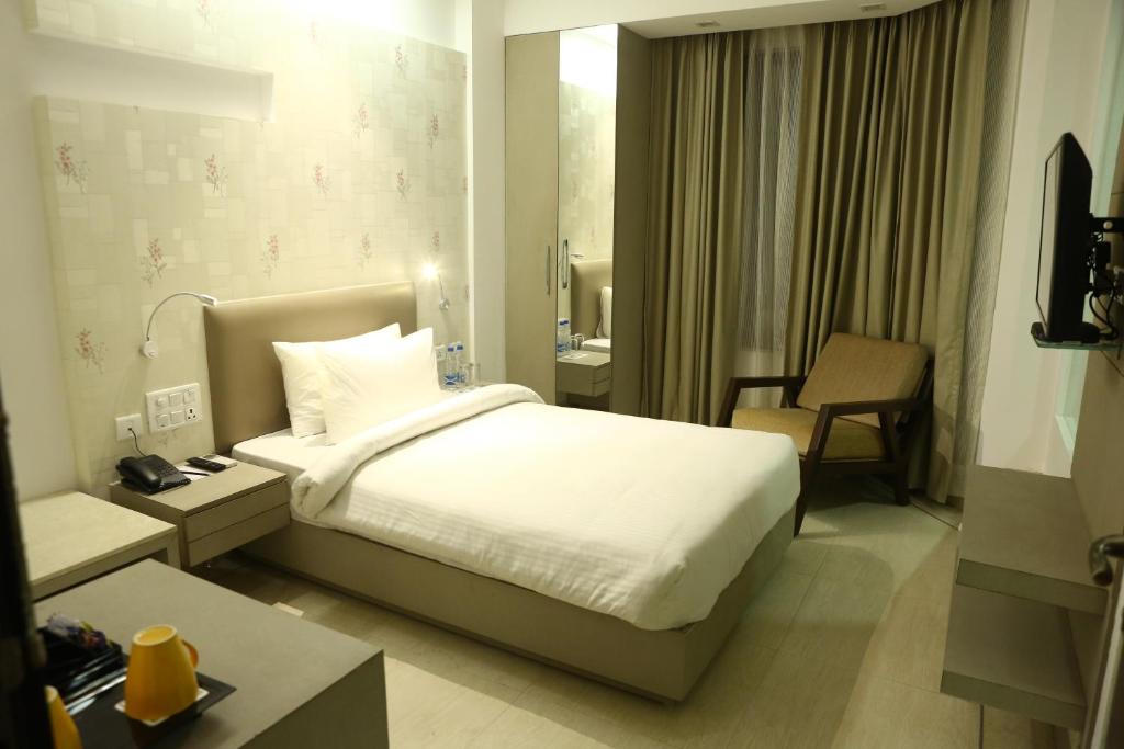 TV a/nebo společenská místnost v ubytování Keys Lite by Lemon Tree Hotels, Mayfield, Gurgaon