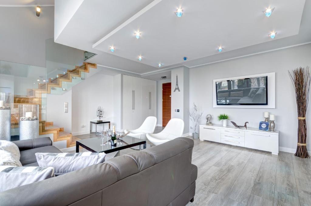 Televízia a/alebo spoločenská miestnosť v ubytovaní Waterlane by Vivendi Properties