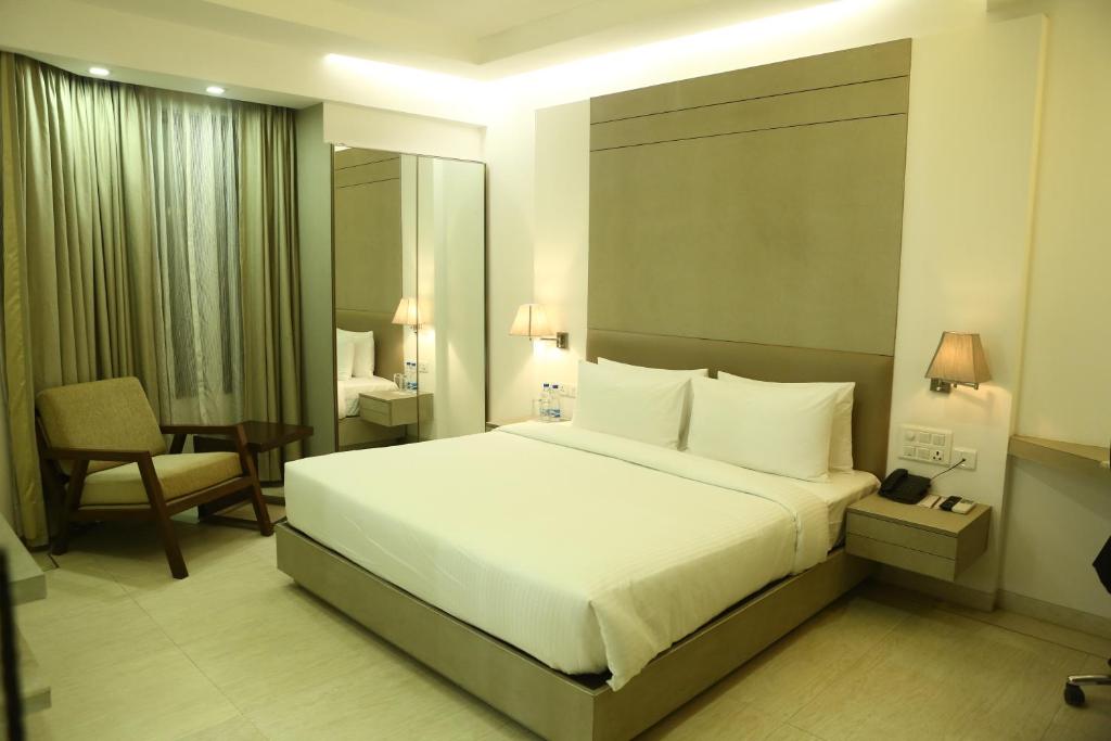 Postel nebo postele na pokoji v ubytování Keys Lite by Lemon Tree Hotels, Mayfield, Gurgaon