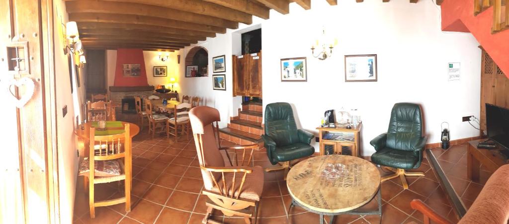 Zona de estar de B&B the lost Village el Acebuchal